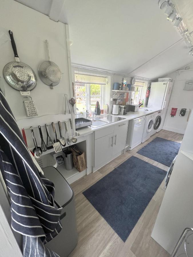 Adorable Two Bed Norfolk Broads Holiday Home - River Views With Moorings & Fishing スタラム エクステリア 写真