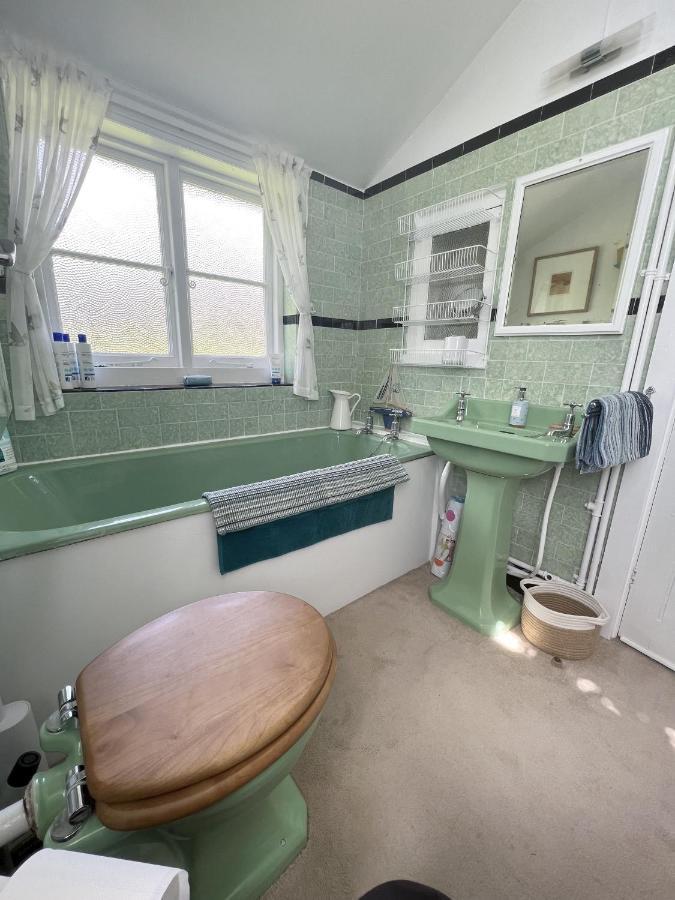 Adorable Two Bed Norfolk Broads Holiday Home - River Views With Moorings & Fishing スタラム エクステリア 写真