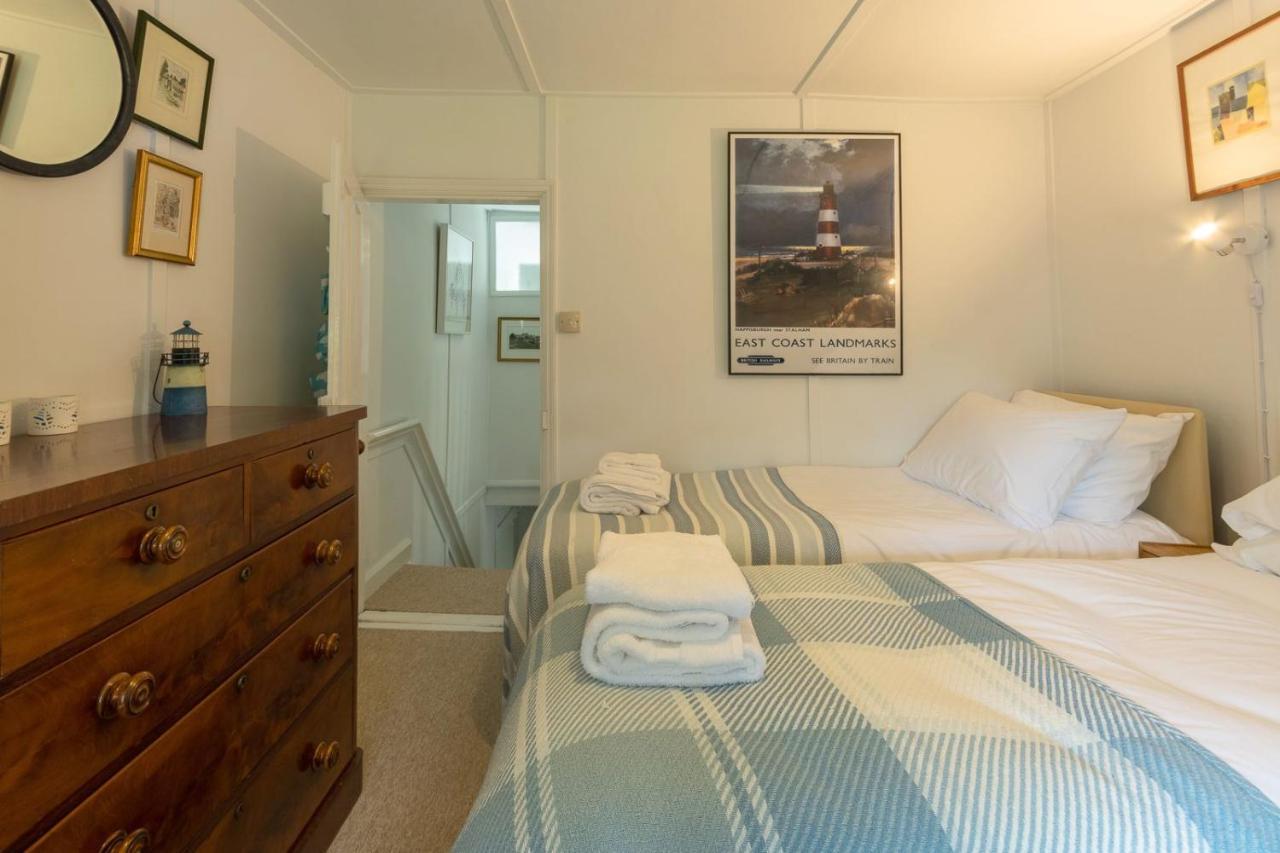Adorable Two Bed Norfolk Broads Holiday Home - River Views With Moorings & Fishing スタラム エクステリア 写真