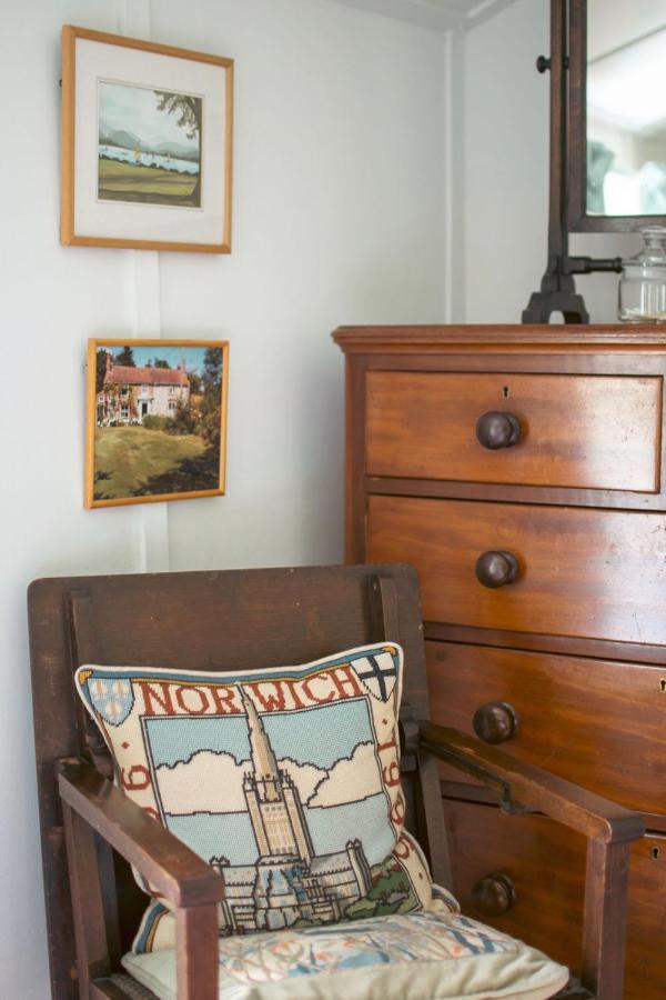 Adorable Two Bed Norfolk Broads Holiday Home - River Views With Moorings & Fishing スタラム エクステリア 写真