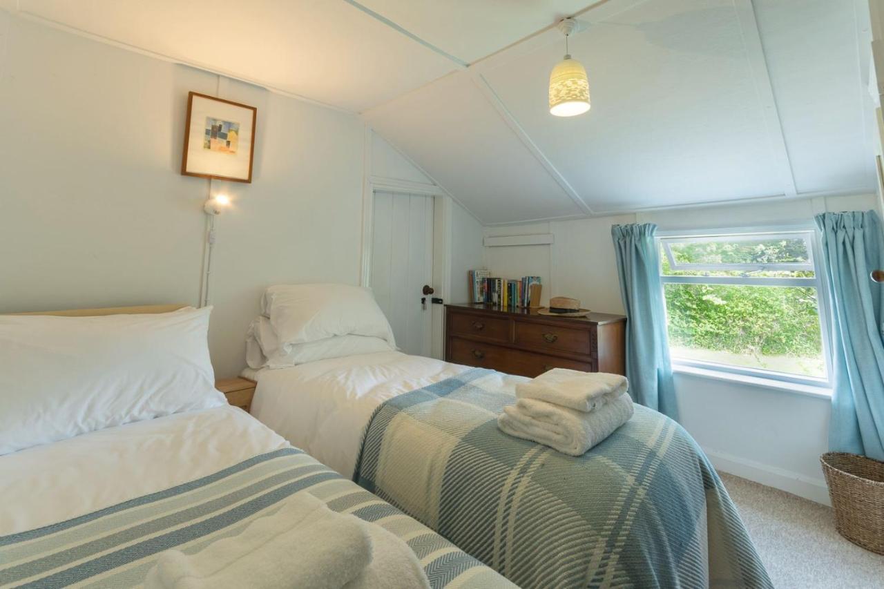 Adorable Two Bed Norfolk Broads Holiday Home - River Views With Moorings & Fishing スタラム エクステリア 写真