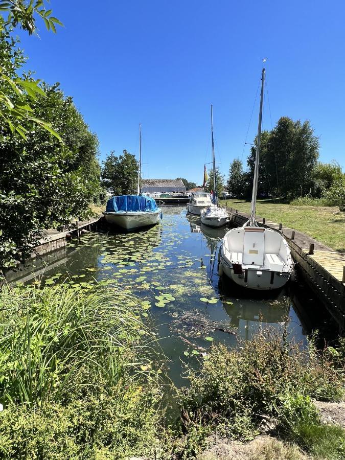 Adorable Two Bed Norfolk Broads Holiday Home - River Views With Moorings & Fishing スタラム エクステリア 写真