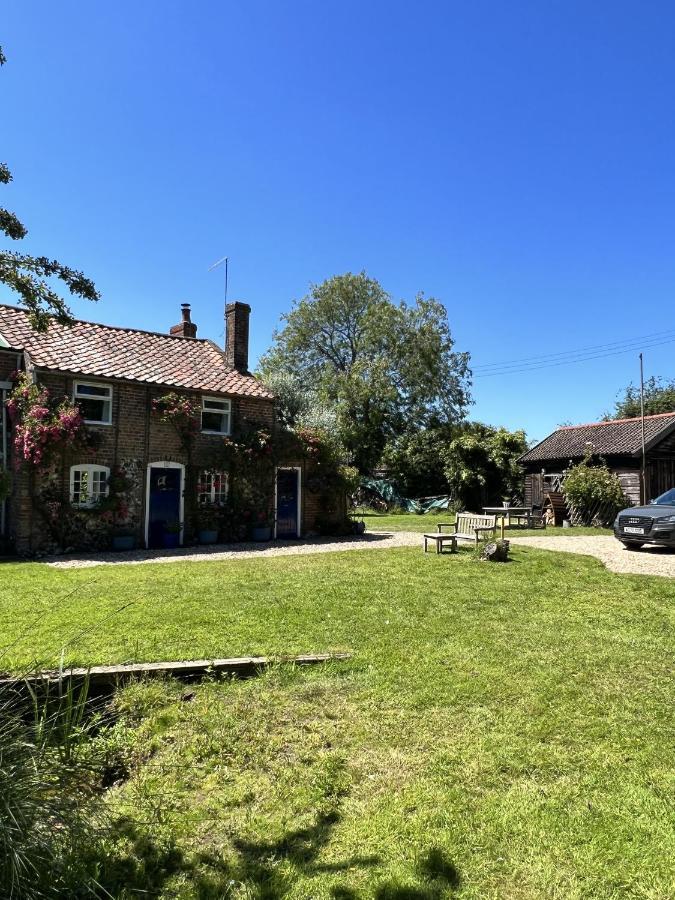 Adorable Two Bed Norfolk Broads Holiday Home - River Views With Moorings & Fishing スタラム エクステリア 写真