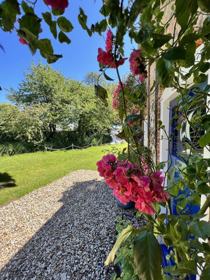 Adorable Two Bed Norfolk Broads Holiday Home - River Views With Moorings & Fishing スタラム エクステリア 写真